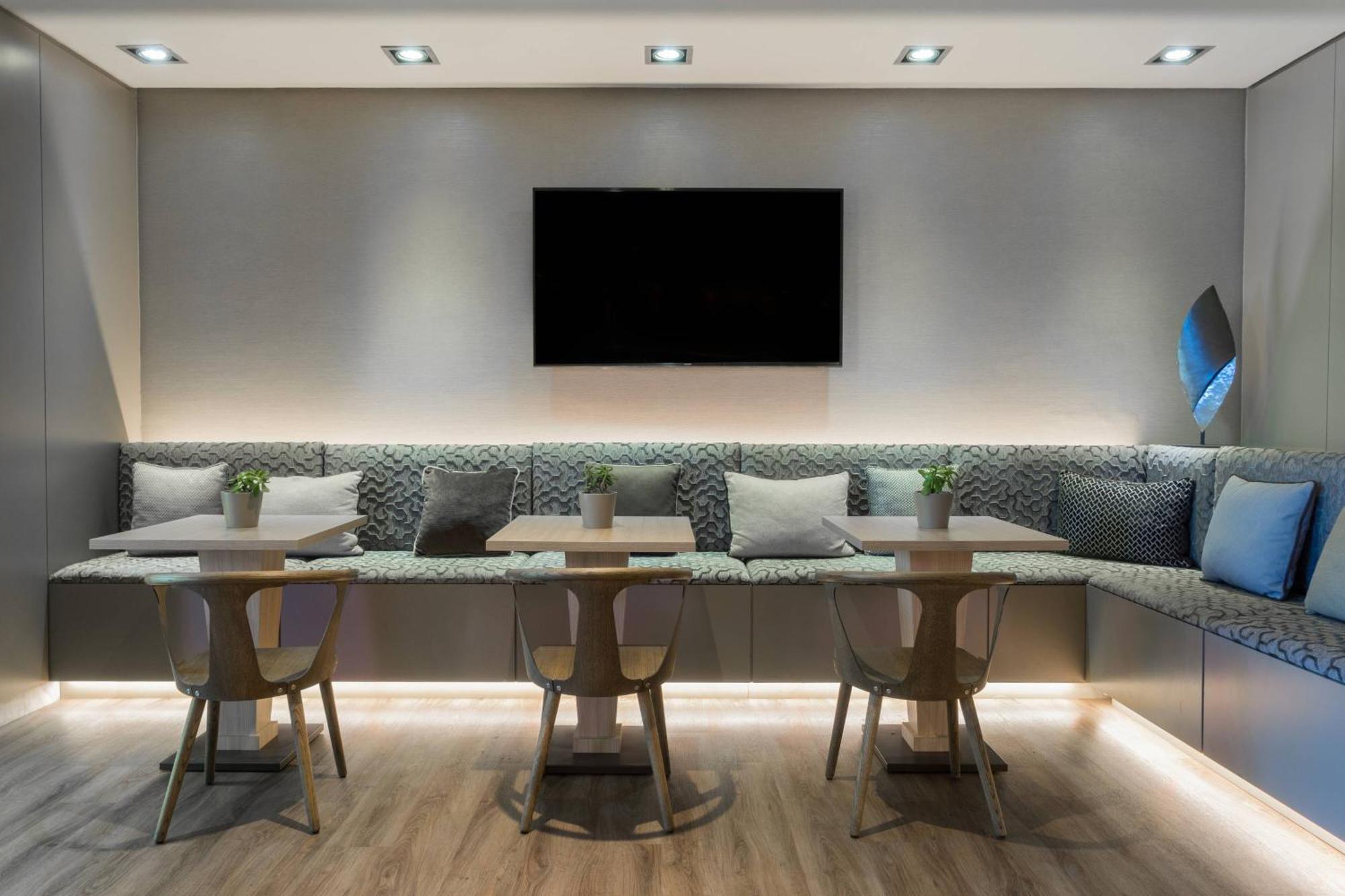 Ac Hotel Ciudad De Sevilla By Marriott Exterior photo